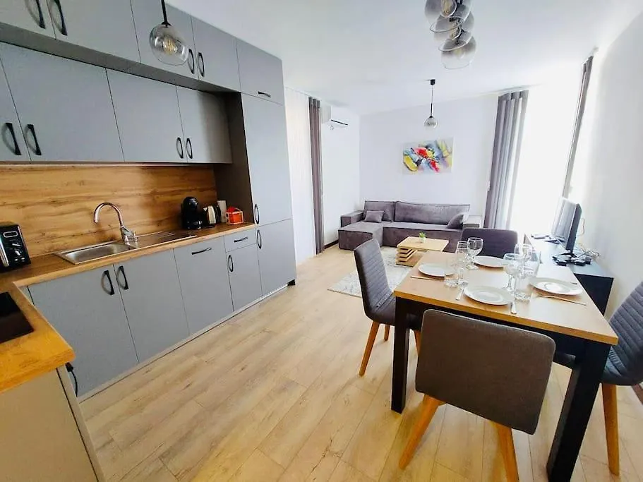 Elegance Estate - Free Parking Apartment Varna